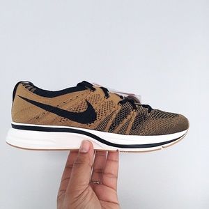 nike flyknit trainer beige